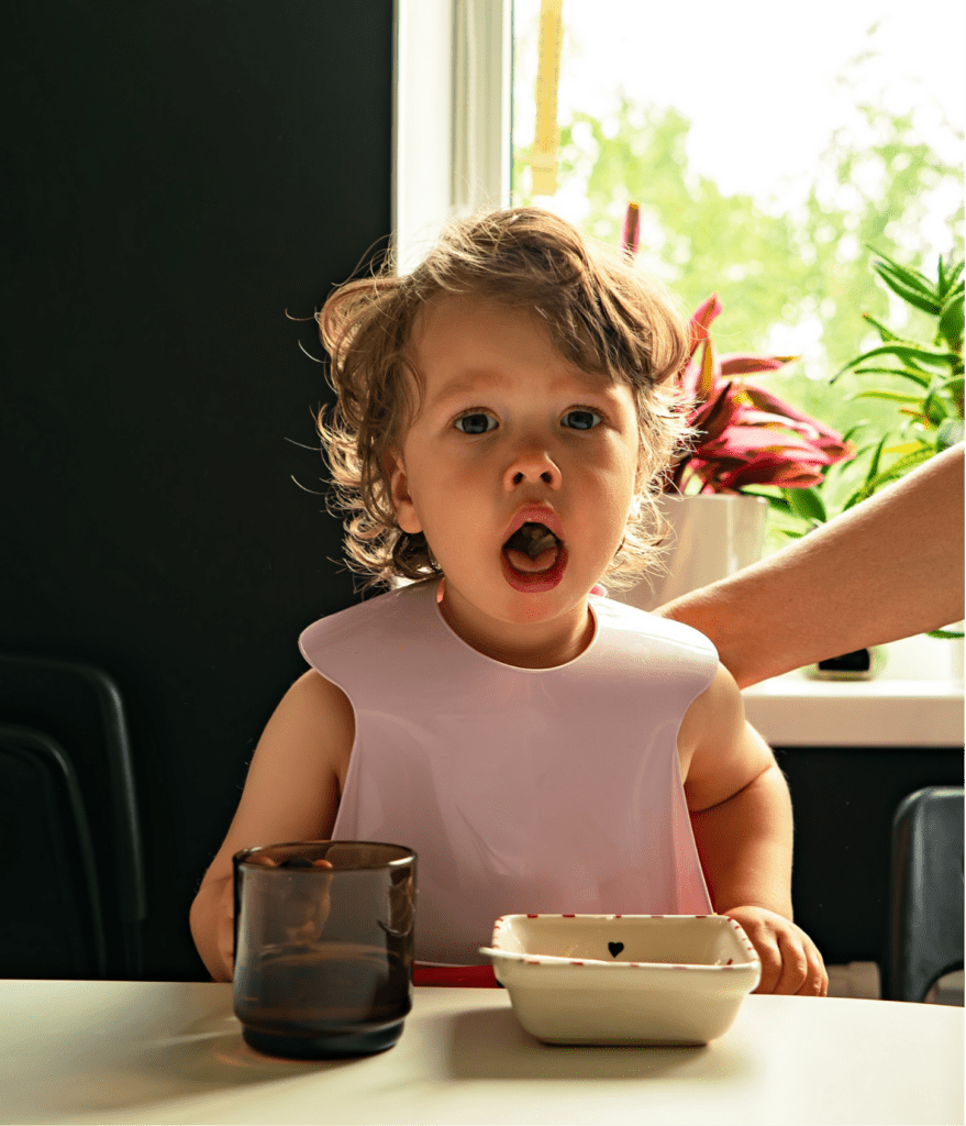 KRZTUSZĄCE SIĘ dziecko