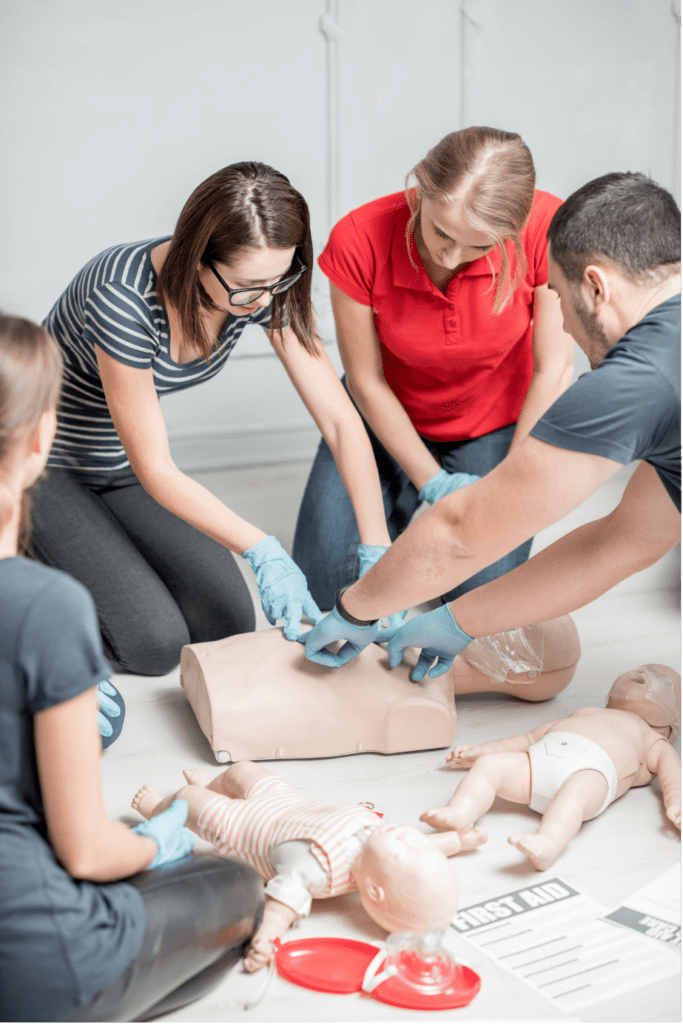 zespół ratowników z fantomami